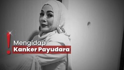 img-title Yunita Ababiel Meninggal, Elvy Sukaesih Datangi Rumah Duka