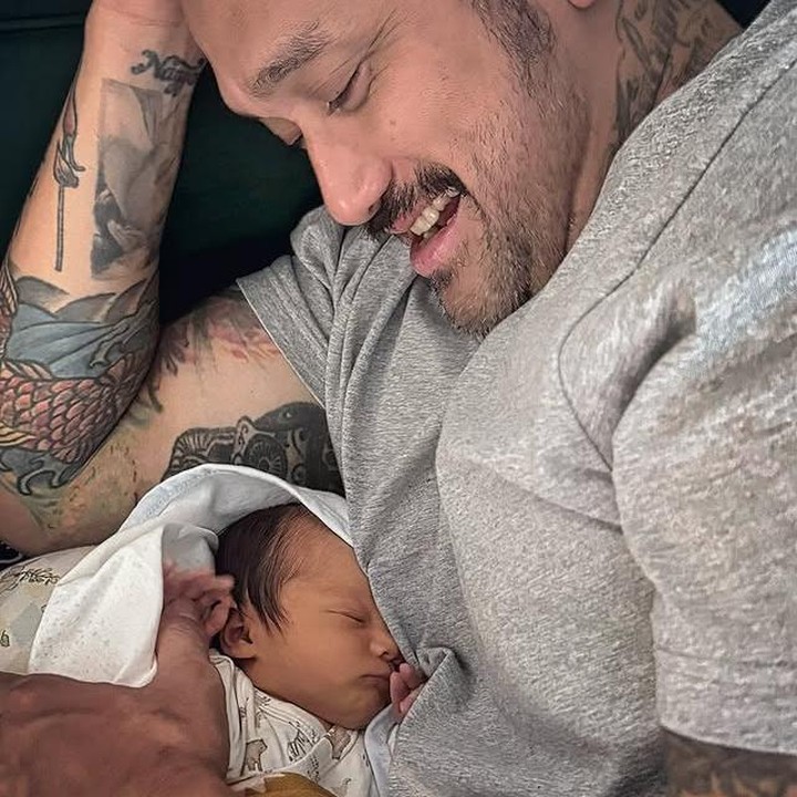 <p>Berbagai momen manis saat bersama Si Kecil yang dipanggil baby Noa ini pun sering Tora bagikan di media sosialnya. "Cuuu...akek ni cuuu...akek niii," tulis Tora lewat unggahan Instagramnya, Rabu (25/06/2025). (Foto: Instagram @t_orasudi_ro)</p>
