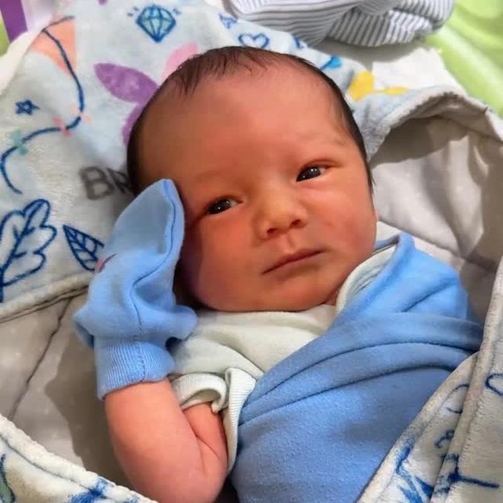 <p>Wajah Baby Noa memang selalu mencuri perhatian ya, Bunda! Meski enggak sedang tidur, ekspresi polos dan gemasnya tetap sukses bikin warganet terpikat. (Foto: Instagram @t_orasudi_ro)</p>