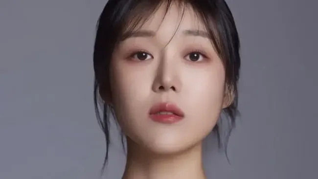Aktris Korea Selatan Kang Seo-ha meninggal dunia saat berusia 31 tahun. Kabar duka itu dikonfirmasi pada Senin (14/7).