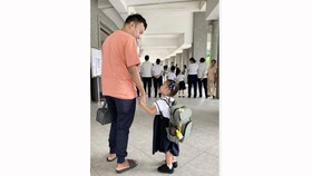 Menteri Wihaji Ajak Ayah Antar Anak di Hari Pertama Sekolah
