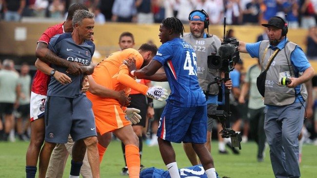 Pelatih PSG Luis Enrique mengaku terlibat keributan hingga ia mencekik pemain Chelsea Joao Pedro karena ingin memisahkan para pemain di Piala Dunia Antarklub.