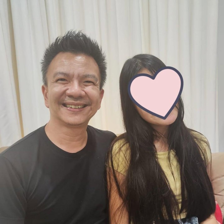 <p>Dalam potret ini, setelah sekian lama, akhirnya Aisha bisa kembali bertemu dengan Ayah kandungnya, Jerry Aurum. Momen hangat itu terasa begitu spesial dan penuh haru, ya Bunda! (Foto: Instagram @denadaindonesia)</p>