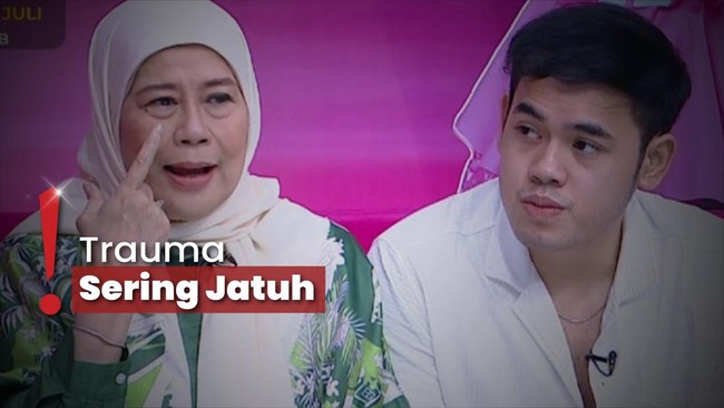 Mata Kanan Alami Kebutaan, Dewi Yull Harus Digandeng saat Jalan