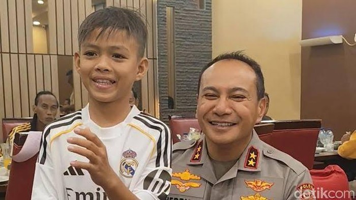 Bocah Penari Pacu Jalur 