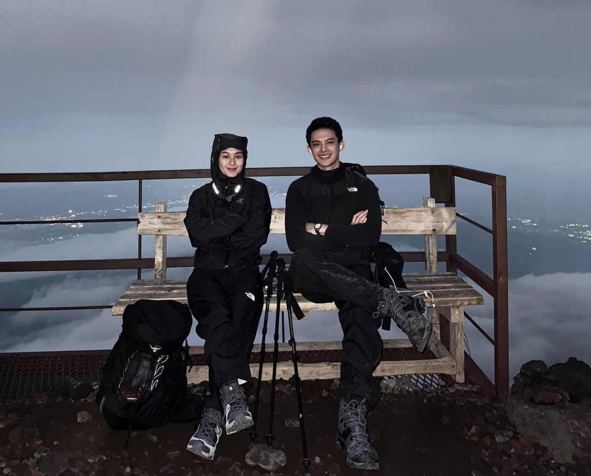 Dinda Hauw dan Rey Mbayang