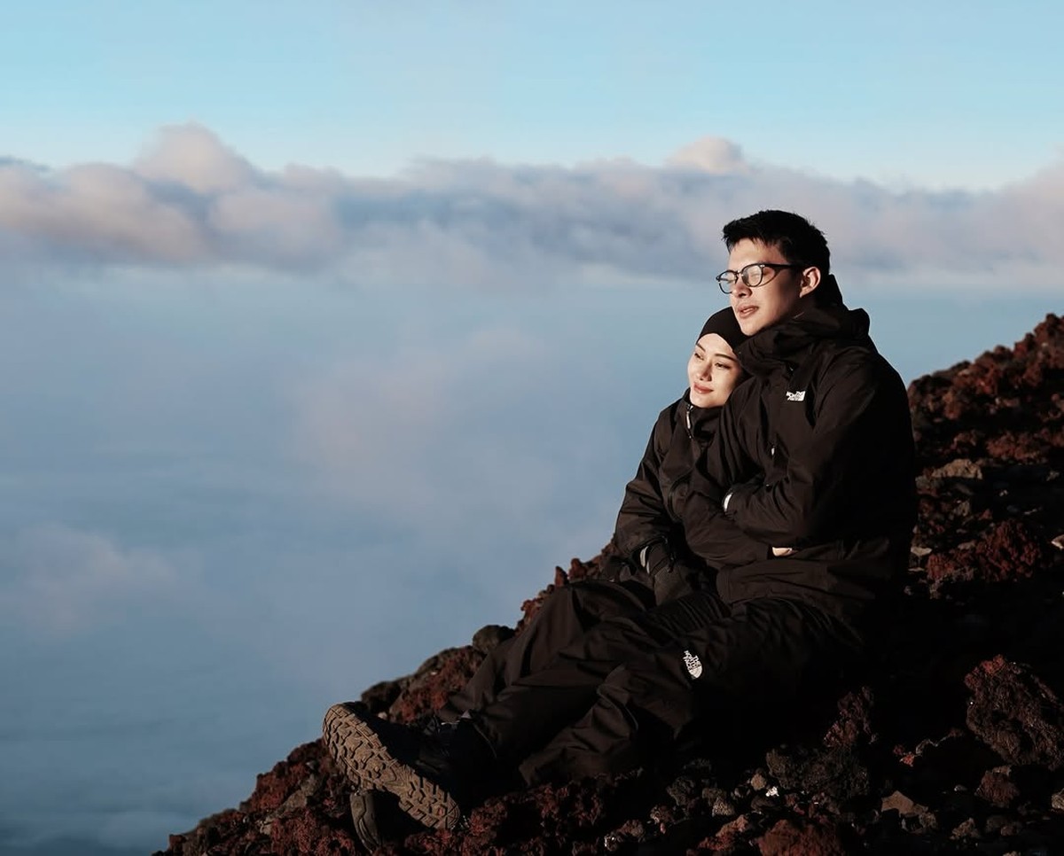 Dinda Hauw dan Rey Mbayang