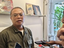 Hari Pertama MPLS, Anggota DPRD Jabar Soroti Kekurangan Meja di Smansa