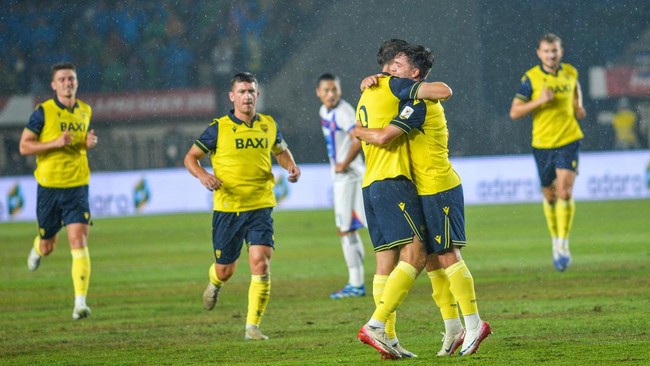 Oxford United Resmi Luncurkan Suporter Klub Indonesia Oxford United resmi luncurkan klub suporter pertama di Indonesia menjelang perayaan Hari Kemerdekaan RI.