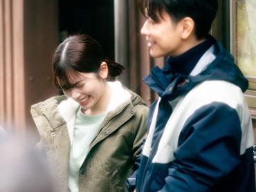 5 Potret Fuka Koshiba & Takeru Satoh di Balik Layar Watashi no Otto to Kekkon Shite, Adaptasi Marry My Husband