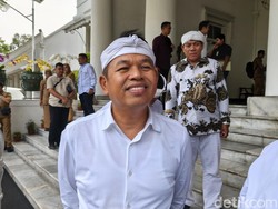 Janji Dedi Mulyadi Bantu Sekolah yang Kekurangan Meja dan Kursi