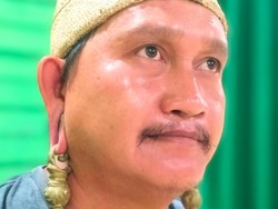 Proses Panjang untuk Punya Telinga Panjang