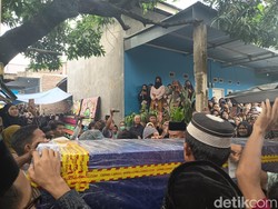 Jenazah Tukang Ojek Tewas Dibunuh KKB Papua Tiba di Gowa, Keluarga Histeris