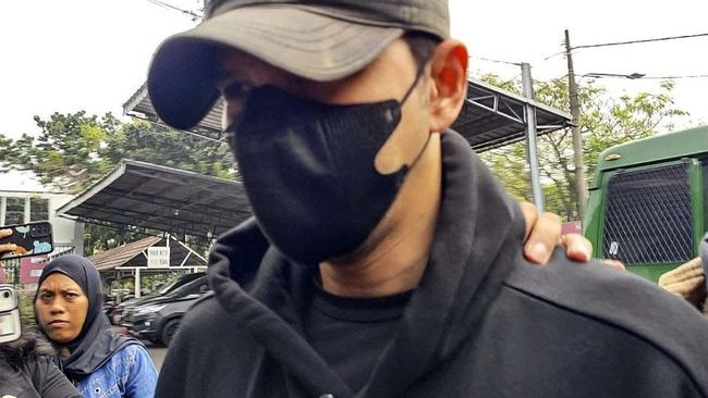 Sidang vonis Jonathan Frizzy terkait kasus vape isi obat keras pada Rabu (15/10) ditunda. Ia harap ada keringanan hukuman.