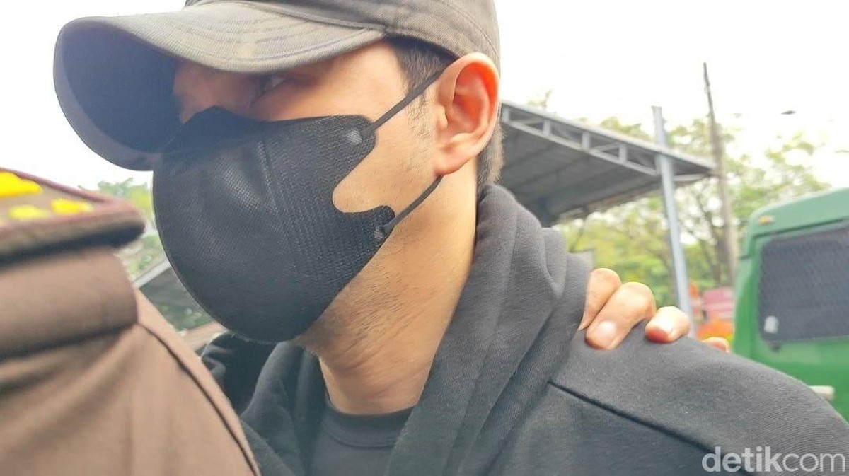 Jonathan Frizzy ditahan kasus vape&comma; Senin&comma; 14 Juli 2025&period;