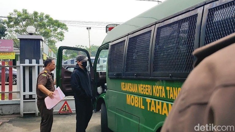 Jonathan Frizzy ditahan kasus vape, Senin, 14 Juli 2025.