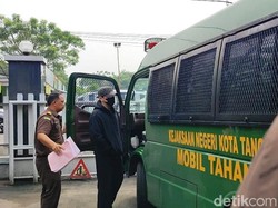 Jonathan Frizzy Tahan Sakit Efek Ambeien tapi Tetap Kooperatif Ditahan