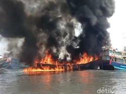 Kapal Terbakar di Pelabuhan Tegal, Warga Dengar 2 Kali Ledakan