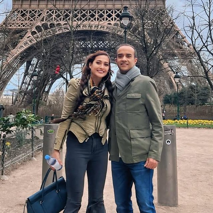 <p>Siapa bilang usia pernikahan bikin romansa memudar? Buktinya, Karenina Anderson dan suaminya, Kamal Bhojwani, justru semakin lengket dan mesra meski sudah 16 tahun bersama. (Foto: Instagram @kareninaanderson)</p>