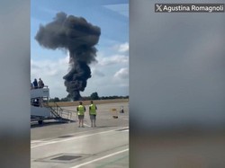 Video: Kepulan Asap Setelah Pesawat Jatuh di Bandara London Southend