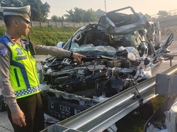 Remuk! Kondisi Pajero Usai Laka Tewaskan 3 Orang di Tol Batang