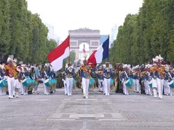 Kontingen RI Buka Parade Bastille Day Paris, Bawakan Lagu Maju Tak Gentar