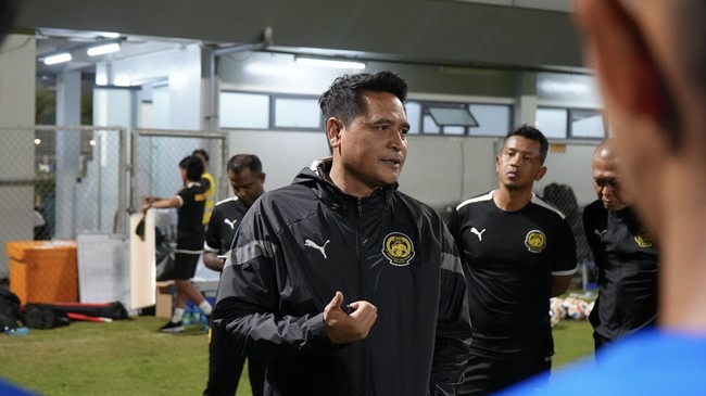 Pelatih Malaysia U-23, Nafuzi Zain, sebut Indonesia U-23 calon juara Piala AFF 2025. Tuan rumah jadi keunggulan. Pertandingan seru dinanti suporter.