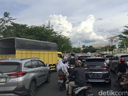 Macet Jam Pulang Sekolah di SMA 1 Pekanbaru, Warga Minta Petugas Turun Tangan