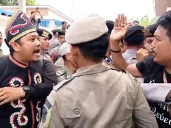 Demo di DPRD Saat Paripurna Hari Jadi Mamuju ke-485 Berakhir Ricuh