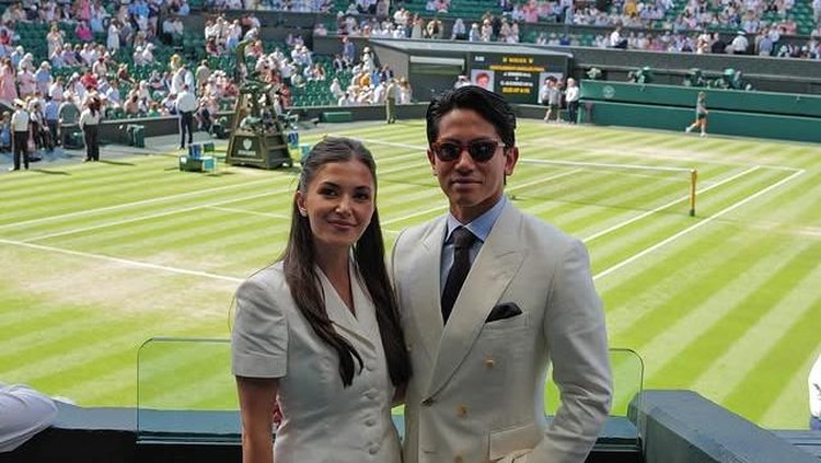 Pangeran Mateen dan Istri Tampil Serasi Berbusana Putih Hadiri Final Wimbledon Pangeran Mateen dan Istri Tampil Serasi Berbusana Putih Hadiri Final Wimbledon