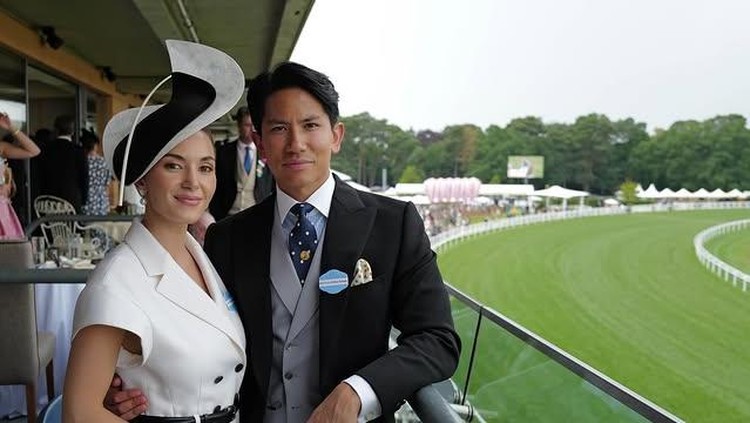 Pangeran Mateen dan Istri Tampil Serasi Berbusana Putih Hadiri Final Wimbledon Pangeran Mateen dan Istri Tampil Serasi Berbusana Putih Hadiri Final Wimbledon