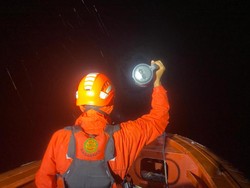 Boat yang Karam di Selat Sipora Mentawai Bawa 18 Orang, 3 Anak-anak