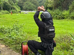 Jibom Polda Sulsel Ledakkan Granat Nanas Ditemukan di Rumah Warga Maros
