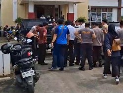 Pemotor di Bengkulu Ditangkap Usai Terobos Razia-Serang Polisi dengan Sajam