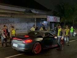 Razia di Canggu, Porsche Tanpa STNK yang Dikendarai WNA Turki Disita