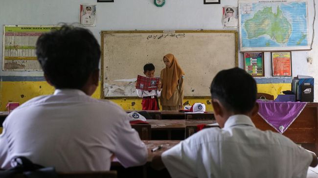 Orang tua dan siswa penerima manfaat PIP dapat memantau jadwal pencairan yang telah ditentukan. Lantas, bantuan anak sekolah PIP 2025 kapan cair?