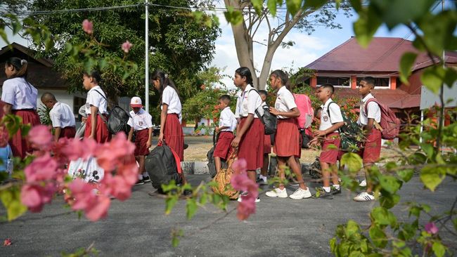 Cek penerima bantuan pendidikan PIP bisa dilakukan secara online dengan memasukkan NISN dan NIK siswa. Begini cara cek dan jadwal pencairannya.