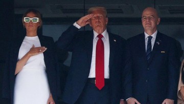 Kabar Sport CNN Terbaru : Trump Yakin FIFA Bisa Pindah Lokasi Piala Dunia 2026