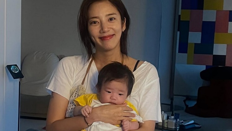 Son Dam Bi.