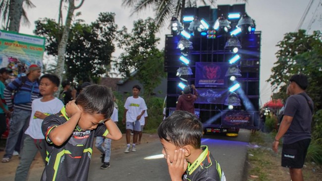 Pelaku usaha sound horeg meminta MUI Jatim lebih selektif dalam memberikan fatwa haram terhadap sumber penghasilan mereka.