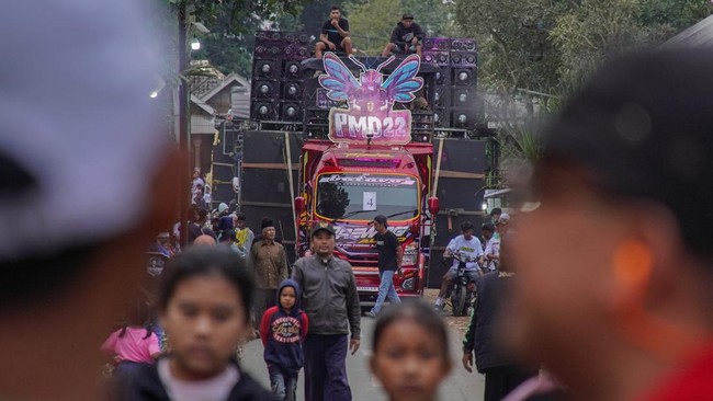 Kementerian Perhubungan (Kemenhub) ikut berkomentar mengenai fenomena sound horeg yang menuai banyak kontroversi dan polemik di tengah masyarakat.