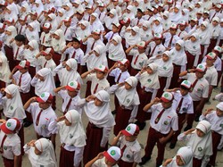 Video: Momen Pelaut Ambil Cuti Demi Antar Anak Masuk Sekolah Hari Pertama
