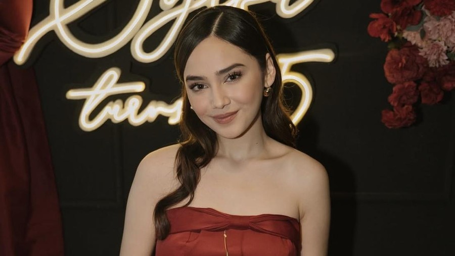 Syifa Hadju Asik Kulineran di Inggris hingga Singapura Syifa Hadju Asik Kulineran di Inggris hingga Singapura