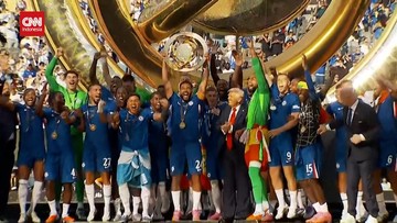 Sorotan Dunia Olahraga CNN Sport : VIDEO: Viral Donald Trump Ogah Turun Podium Piala Dunia Antarklub