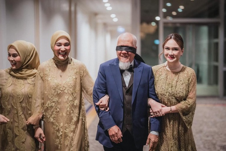 Ulang Tahun Ayah Shandy Aulia Ulang Tahun Ayah Shandy Aulia
