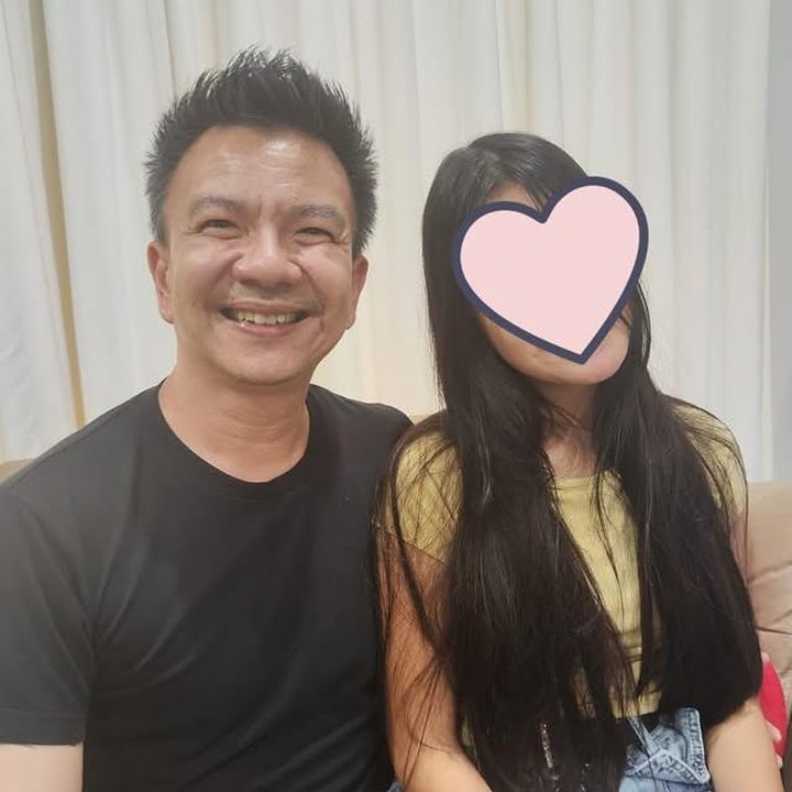 <p>Dalam potret ini, setelah sekian lama, akhirnya Aisha bisa kembali bertemu dengan Ayah kandungnya, Jerry Aurum. Momen hangat itu terasa begitu spesial dan penuh haru, ya Bunda! (Foto: Instagram @denadaindonesia)</p>