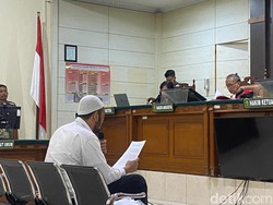Robig Penembak Gamma Bacakan Pleidoi Sambil Menangis