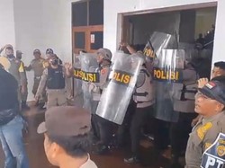 Pengusaha Protes Penertiban Sound Horeg, Demo di Kantor Walkot Baubau Ricuh