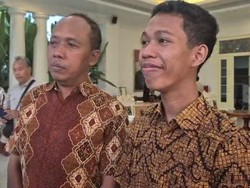 Diterima ITB, Anak Penjual Es Keliling di Ponorogo Dibiayai Penuh Bupati