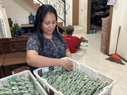 Cari Kerja Sulit, Perempuan Surabaya Ini Tekuni Bisnis Lontong